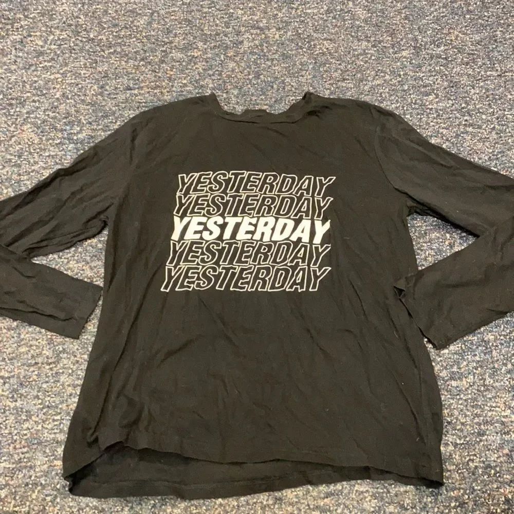 City Streets long sleeve tee sz. L
